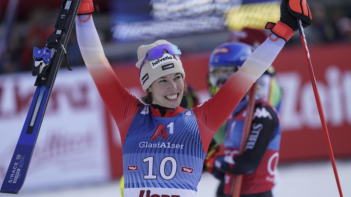 Michelle Gisin reaches the podium in the slalom race in Linz