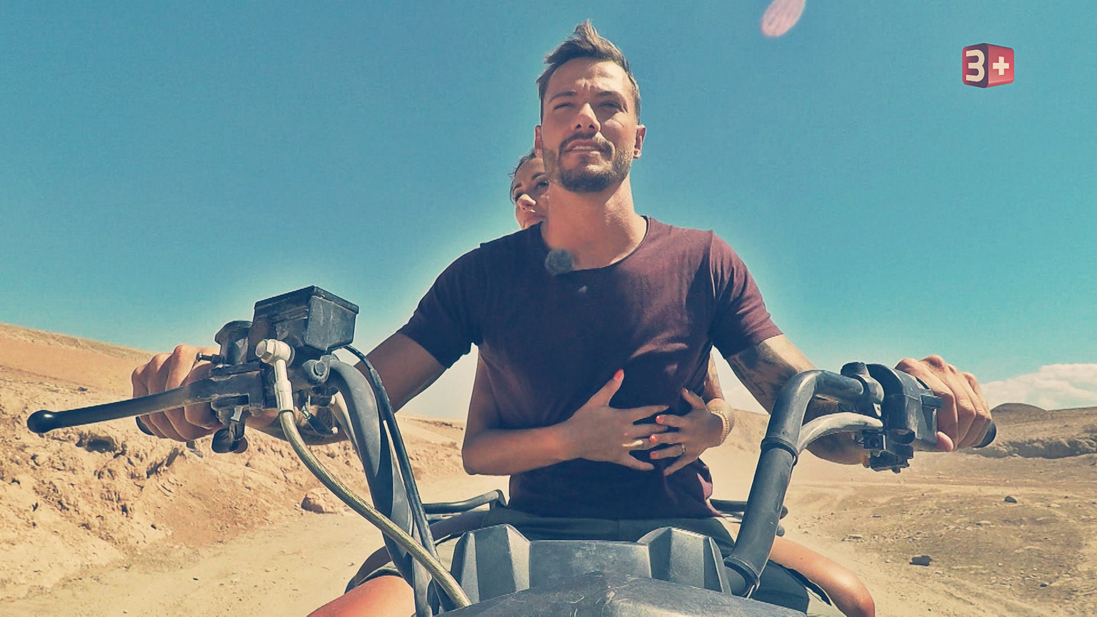 Zwei Menschen bei der sogenannten «Pressprüfung».