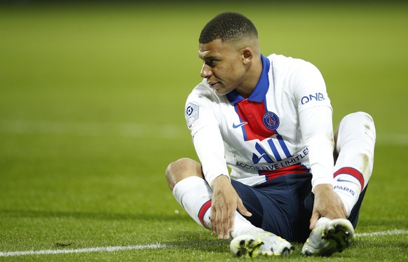 epa09224313 Paris Saint Germain&#039;s Kylian Mbappe reacts during the French Ligue 1 soccer match between Brest and PSG at Francis Le Ble stadium in Brest, France, 23 May 2021. EPA/YOAN VALAT