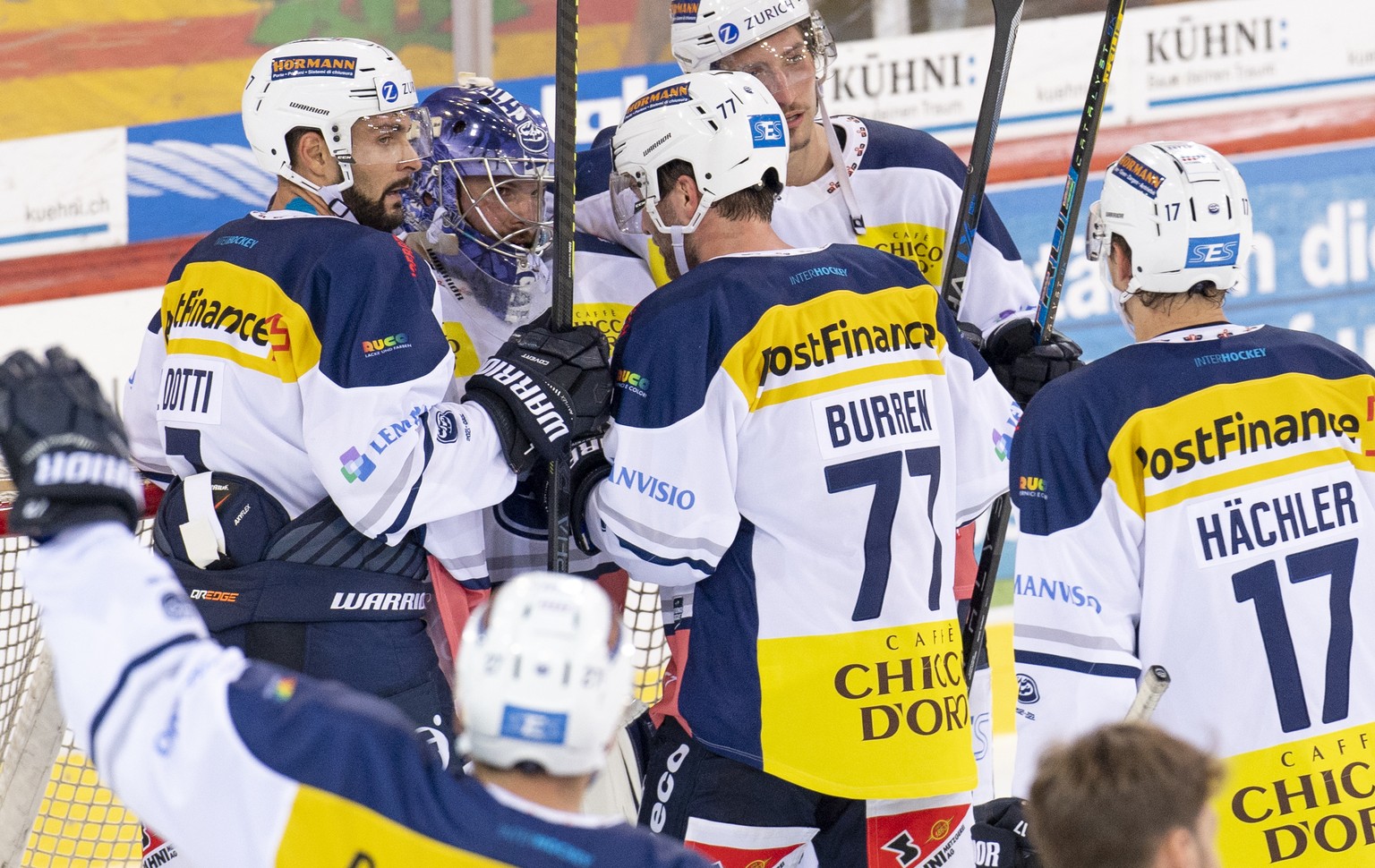 Ambris Spieler jubeln ueber den Sieg nach dem Meisterschaftsspiel der National League, zwischen den SCL Tigers und dem HC Ambri-Piotta am Dienstag 14. September 2021, im Ilfisstadion in Langnau. (KEYS ...