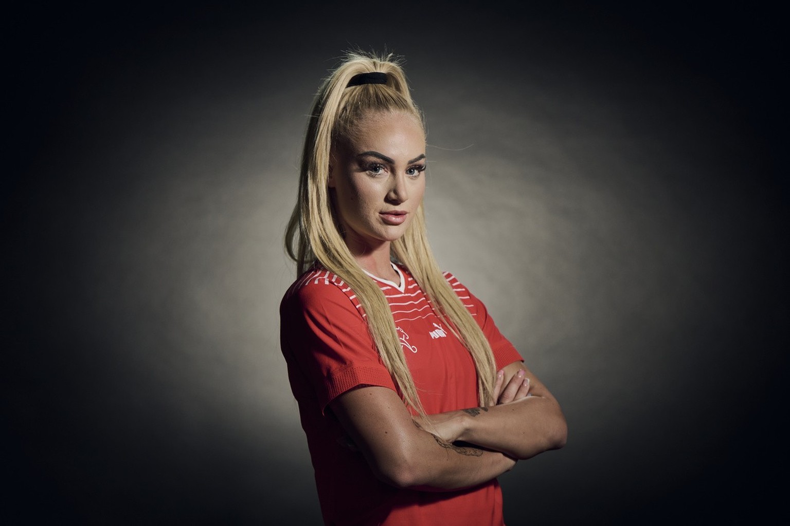 Switzerland&#039;s Alisha Lehmann poses for a portrait during a training camp of the Swiss women&#039;s national football team on Thursday, June 29, 2023 at the Grand Hotel des Bains in Yverdon, Switz ...