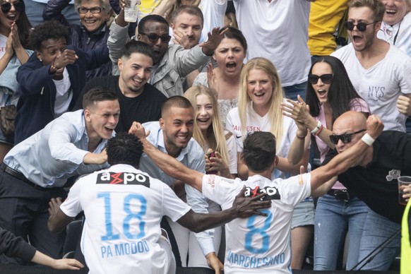 Zuerichs Antonio Marchesano, rechts, jubelt nach seinem 2:0 Tor im Schweizer Fussball Cupfinalspiel zwischen den Berner Young Boys und dem FC Zuerich, am Sonntag 27. Mai 2018, im Stade de Suisse in Be ...