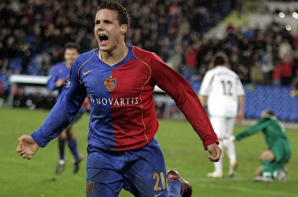 David Degen celebrates after scoring the 2-0, during the UEFA-Cup quarter final first leg soccer match between FC Basel and Middlesbrough FC in Basel, Switzerland, Thursday, March 30, 2006. (KEYSTONE/ ...