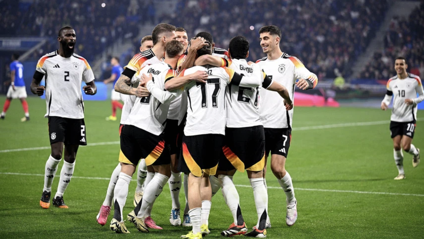 Wenn die deutsche Nationalmannschaft künftig ein Tor schießt, wünschen sich zahlreiche Fans "Major Tom" von Peter Schilling als Hymne.