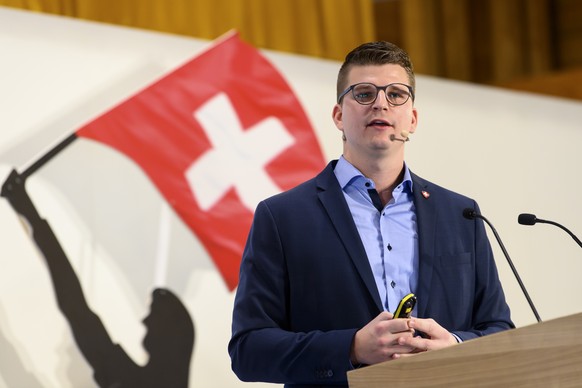 Mike Egger, conseiller national UDC (SG), prend la parole lors de l&#039;assemblee des delegues de l&#039;UDC (Union democratique du centre) Suisse, ce samedi 15 janvier 2022, a Reconvilier (BE). (KEY ...