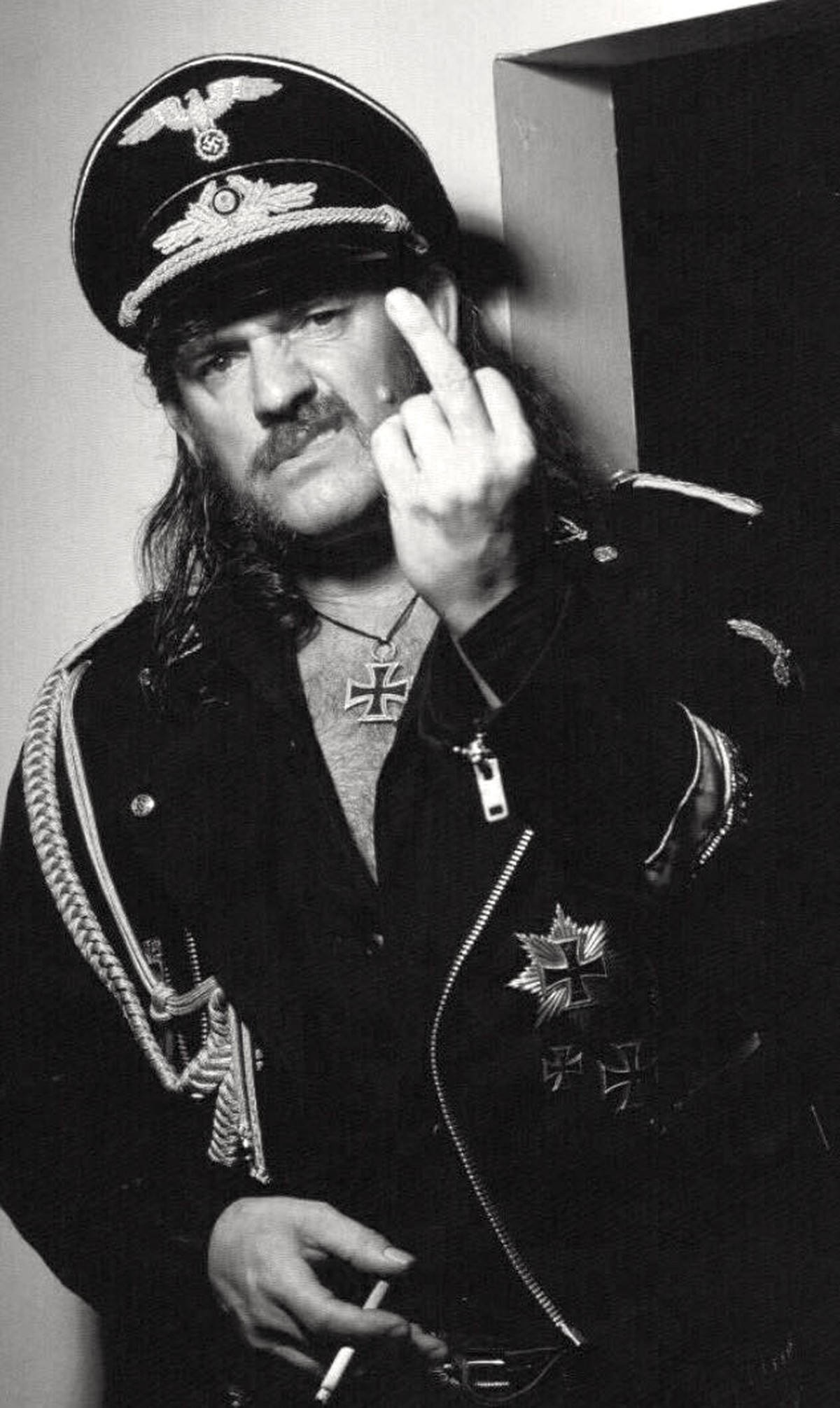 lemmy kilmister motorhead motörhead nazi uniform stinkefinger rock'n'roll https://matome.naver.jp/odai/2135083610553394201/2136426570882620103