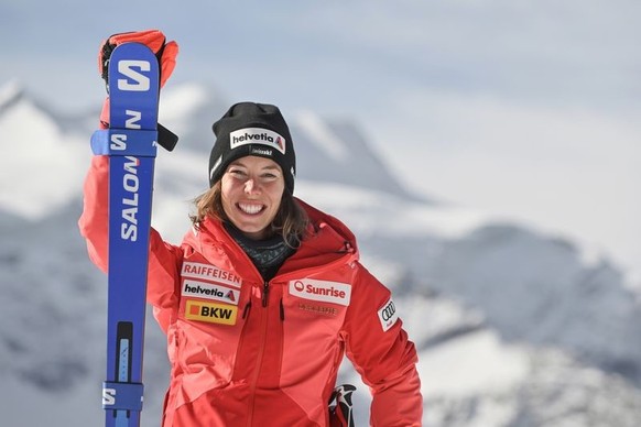 Michelle Gisin fährt seit dem Winter 2022/23 mit Material von Salomon.