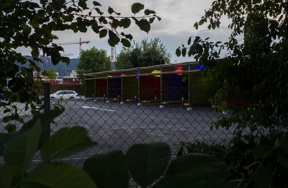 Blick auf das Gelaende, anlaesslich der Eroeffnung der Sexboxen am Montag, 26. August 2013, am Depotweg in Zuerich. (KEYSTONE/Ennio Leanza)