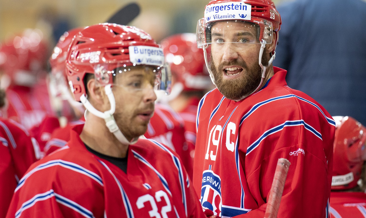 Rapperswils, Kevin Clark, links, und Andrew Rowe, rechts, waehrend einem Vorbereitungsspiel der National League zwischen den SCL Tigers und den Rapperswil-Jona Lakers, am Samstag 26. September 2020, i ...