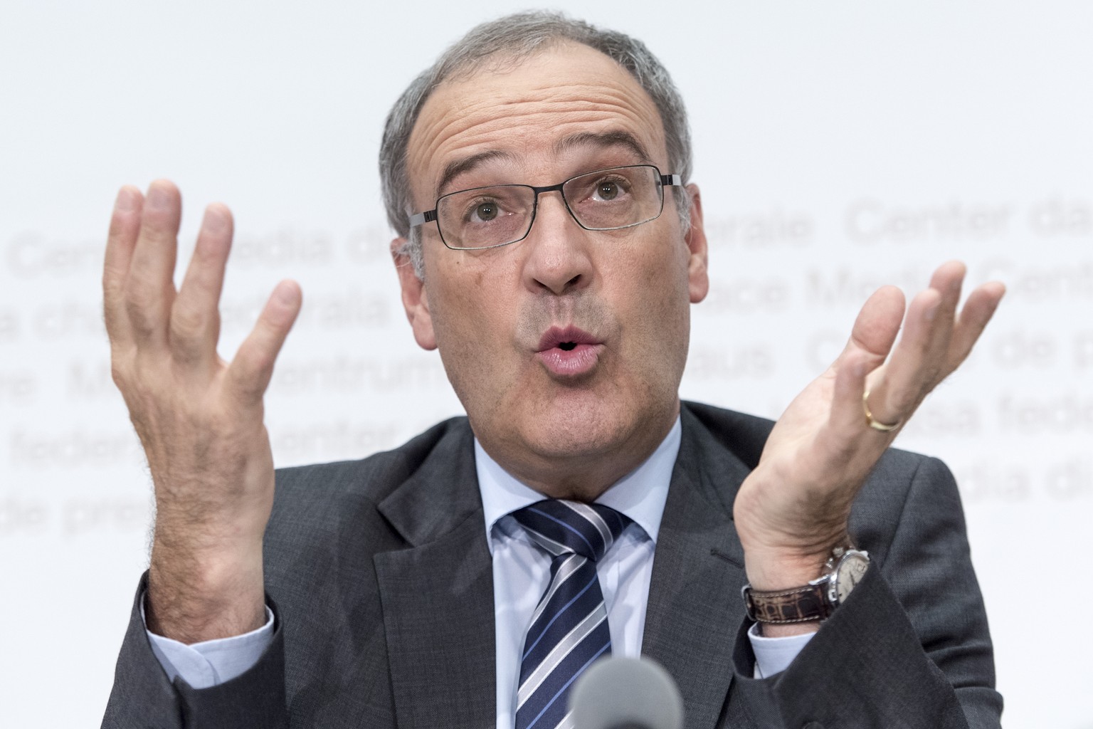 Bundesrat Guy Parmelin praesentiert den sicherheitspolitischen Berichtder Schweiz am Mittwoch, 24. August 2016, in Bern. Bundesrat Parmelin spricht wie folgt zur veraenderten Sicherheitslage: &quot;Au ...