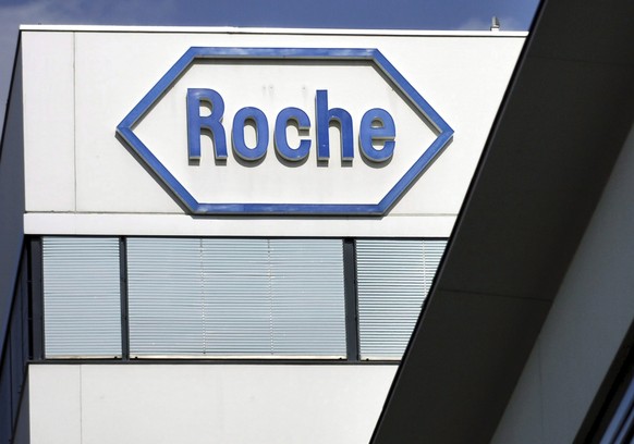 epa09090915 (FILE) - The logo of Swiss pharmaceutical company Roche at the headquarters in Basel, Switzerland, 12 August 2005 (reissued 23 March 2021). The Swiss group on 23 March said that studies ar ...