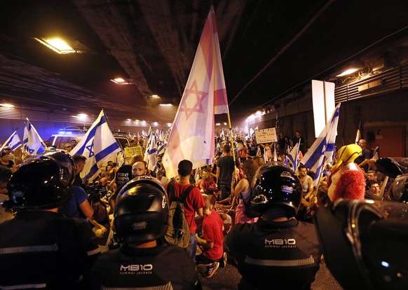 epa10772196 Demonstrators march during a protest against the Israeli judicial reform, in Tel Aviv, Israel, 27 July 2023. The Israeli parliament, or Knesset, passed a bill on 24 July that limits the Su ...