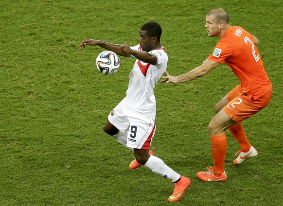 Joel Campbell, hier von Ron Vlaar angegriffen, konnte sich nicht wie gewünscht entfalten.