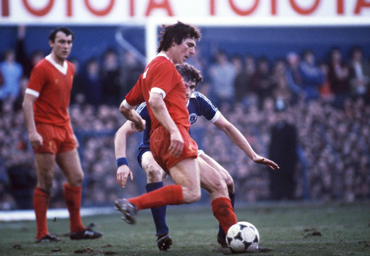 Bildnummer: 07091003 Datum: 24.01.1981 Copyright: imago/Colorsport
Avi Cohen (Liv) 24/1/81 Everton FC (blue) vs Liverpool FC (red). --- PUBLICATIONxINxGERxSUIxAUTxHUNxPOLxUSAxONLY; Fussball Herren En ...
