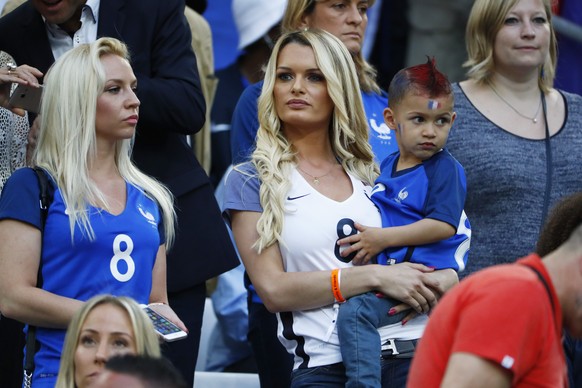 Football Soccer - France v Albania - EURO 2016 - Group A - Stade VÃ©lodrome, Marseille, France - 15/6/16
France&#039;s Dimitri Payet&#039;s wife Ludivine Payet in the stands
REUTERS/Eddie Keogh
Liv ...