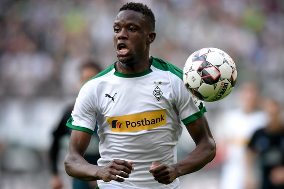 epa07490617 Moenchengladbach&#039;s Denis Zakaria in action during the German Bundesliga soccer match between Borussia Moenchengladbach and Werder Bremen at Borussia-Park in Moenchengladbach, Germany, ...