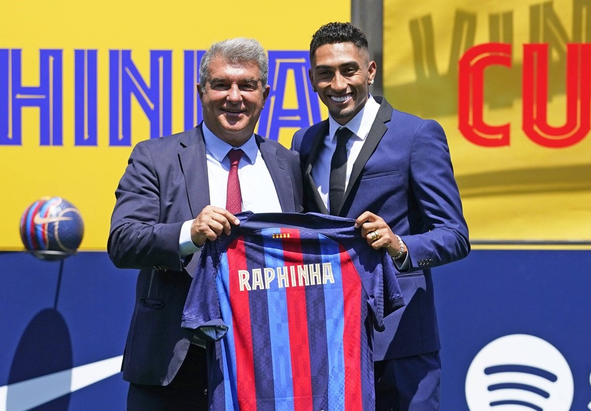 FC Barcelona, Barca Unveil New Signing Raphinha Raphinha with Joan Laporta during his presentation as a new FC Barcelona player, in Barcelona, on 15th July 2022. -- Barcelona Barcelona Spain PUBLICATI ...