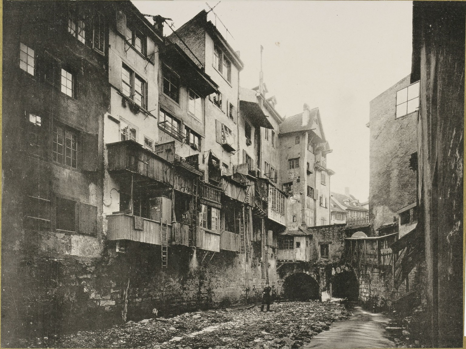 Und noch einmal der Birsig um 1886: Zwischen&nbsp;Stadthausgasse und Fischmarkt.