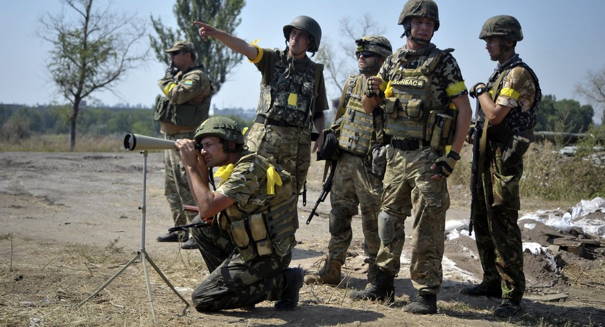 Ukrainische Soldaten in der Nähe der umkämpften Stadt Donezk (8. August 2014).