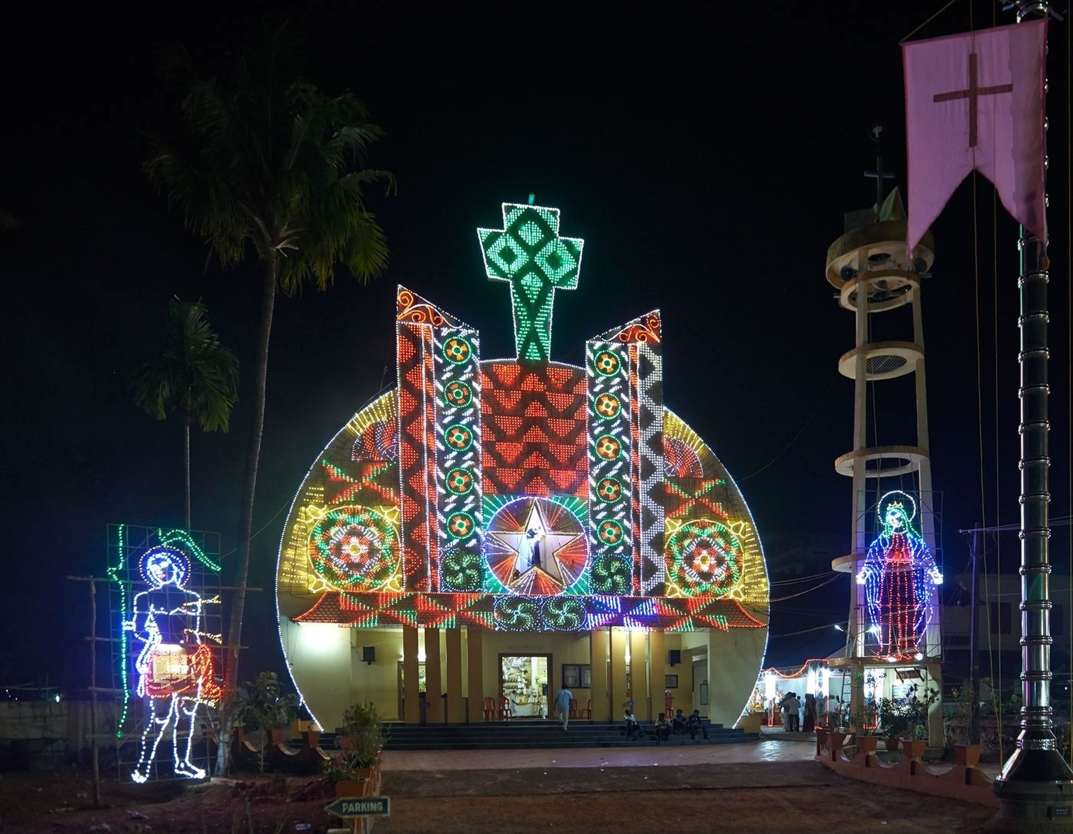 Hybrid Modernism. Churches in Kerala
2014- 2016



Nach der Unabhängigkeit im Jahr 1947 wollte sich die indische Kirche vom historisierenden Baustil der Kolonialherren differenzieren und nahm moderne  ...