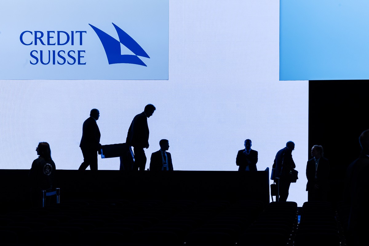 Swiss bank Credit Suisse CEO Ulrich Koerner, right, leaves the stage next to staff after the annual shareholders' meeting of the Swiss banking group on Tuesday, April 4, 2023 in Zurich, Switzerla ...