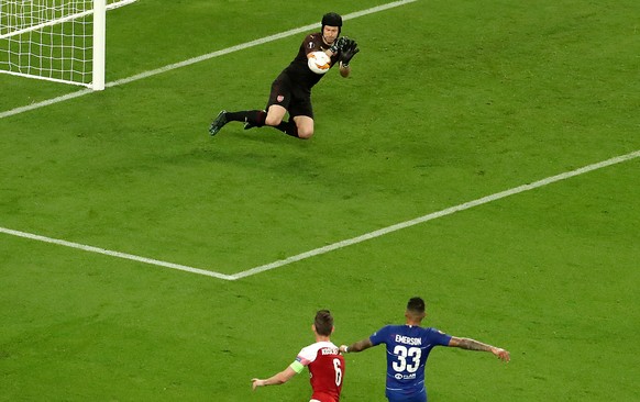 epa07610996 Emerson (R) of Chelsea, Laurent Koscielny (L) of Arsenal and Petr Cech (top) of Arsenal in action during the UEFA Europa League final between Chelsea FC and Arsenal FC at the Olympic Stadi ...