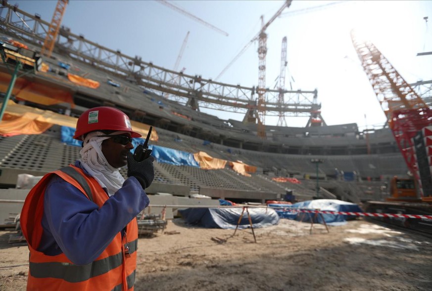 Amnesty International kritisiert erneut die Arbeitsbedingungen im Umfeld der WM in Katar. Die Juso Schweiz fordert gar einen Boykott.