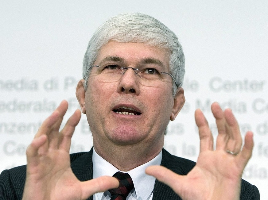 Eugen Haltiner, Praesident von der Eidgenoessischen Bankenkomission aeussert sich an der Jahresmedienkonferenz, am Dienstag, 1. April 2008 in Bern. (KEYSTONE/Peter Schneider)