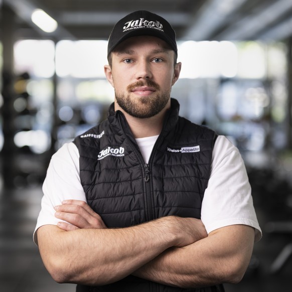 Der 26-jaehrige Berner Schwinger Fabian Staudenmann posiert zum Portrait im Fitnessstudio savo.ch, wo er regelmaessig trainiert, am Dienstag, 21. April 2026 in Bern. (KEYSTONE/Alessandro della Valle)