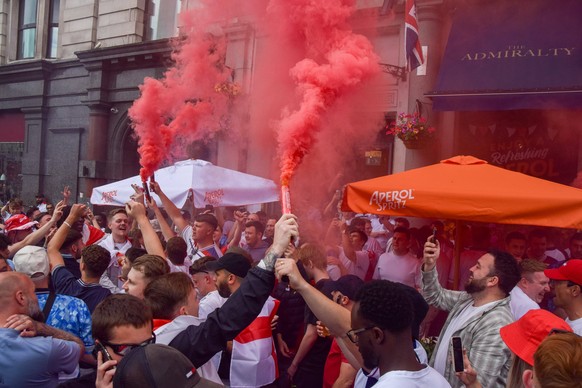 England fans gather ahead of the Euro 2024 final with Spain in London, UK - 14 Jul 2024 England fans set off smoke flares outside the Admiralty pub in Trafalgar Square in London ahead of the Euro 2024 ...