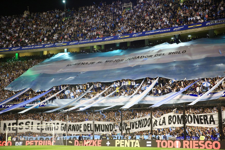 epa06247209 Argentina&#039;s fans hold a flag in honor to Lionel Messi that reads &#039;Tribute to the best soccer player of the century&#039; prior to the 2018 FIFA World Cup Conmebol qualification m ...