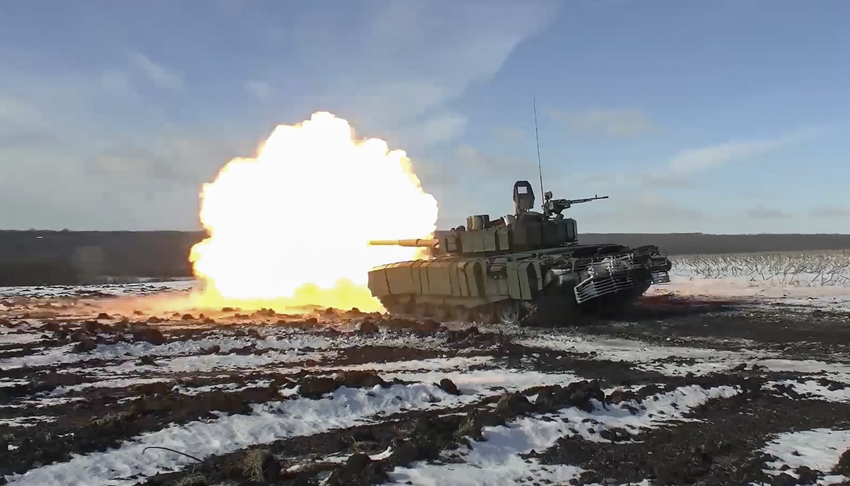 epa10507216 A still taken from a handout video made available 07 March 2023 by the Russian Defence Ministry's press service shows a Russian T-90 battle tank firing at an undisclosed location the  ...