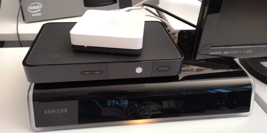 Im Grössenvergleich: Unten UPCs alte Horizon Box, die neue TV Box und oben die Swisscom TV Box.&nbsp;