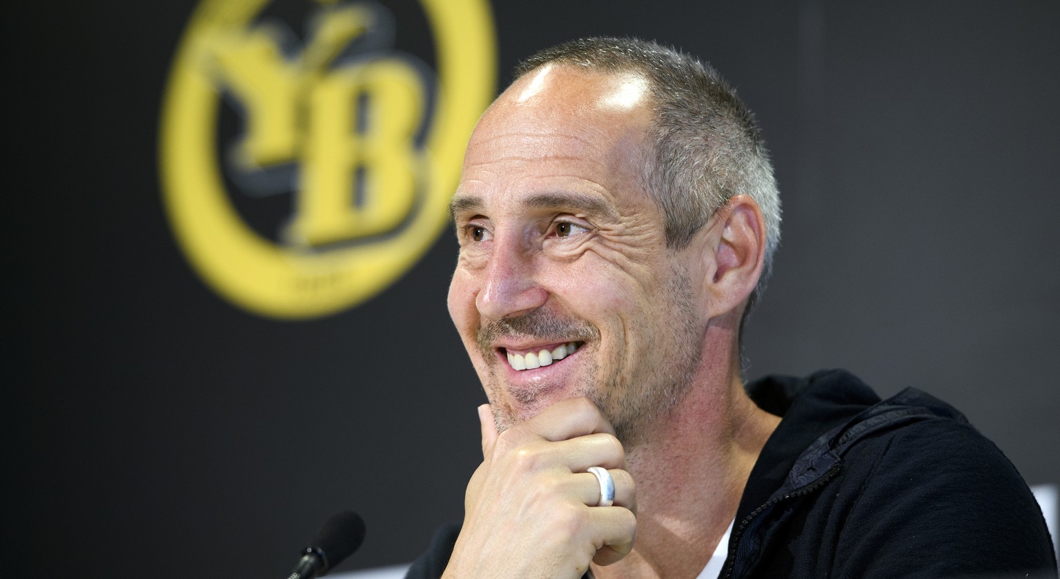 YB-Cheftrainer Adi Huetter spricht waehrend einer Medienkonferenz der BSC Young Boys, am Mittwoch, 23. Mai 2018 im Stade de Suisse in Bern. Am Sonntag, 27. Mai 2018 trifft YB im Cup-Final im Stade de  ...