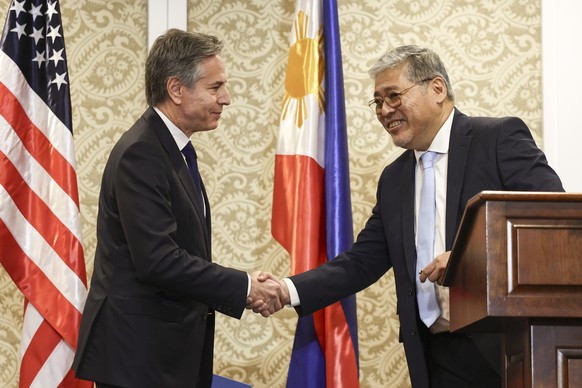 epa11228871 US Secretary of State Antony Blinken (L) shakes hands with Philippines&#039; Secretary of Foreign Affairs Enrique Manalo (R) during a joint press conference in Manila, Philippines, 19 Marc ...