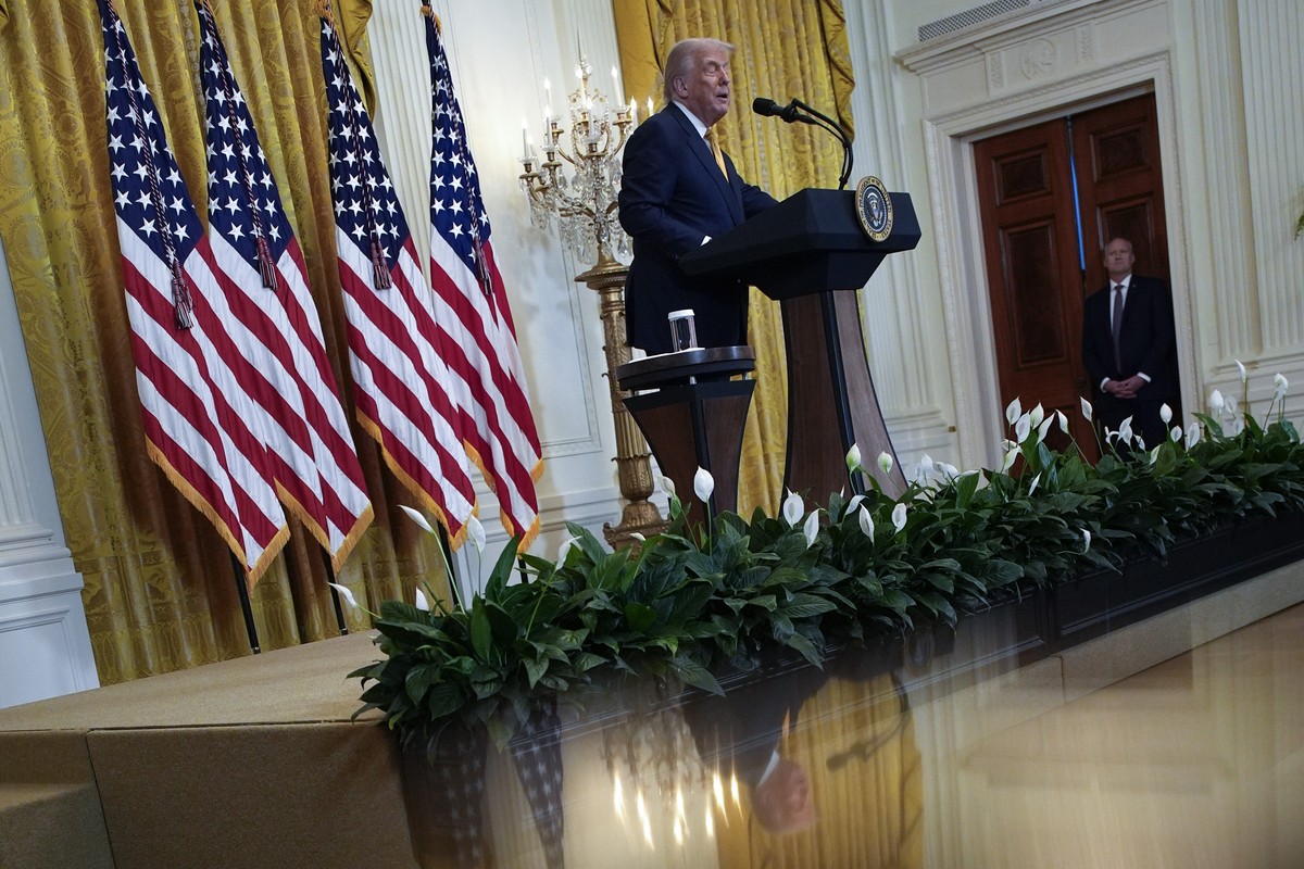 epa12254351 US President Donald Trump participates in a reception with Republican Members of Congress in the East Room at the White House in Washington, USA, 22 July 2025. EPA/Yuri Gripas / ABACAPRESS ...
