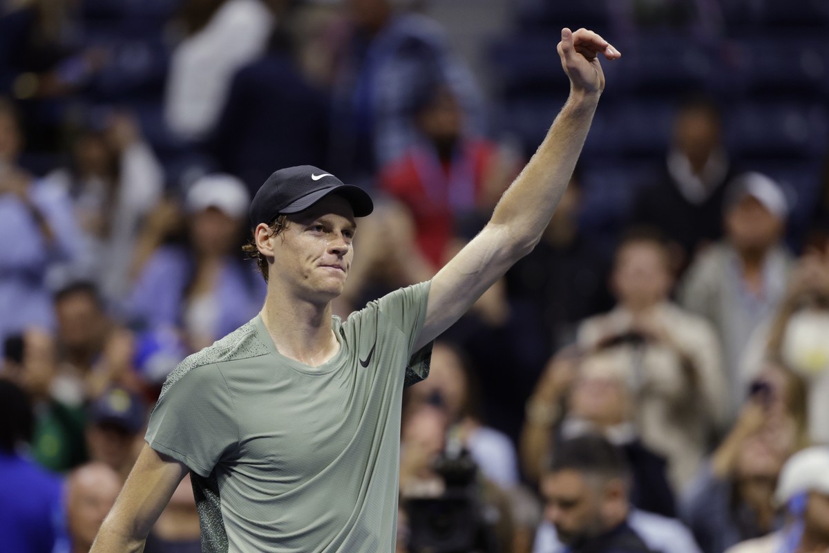 Jannik Sinner, of Italy, acknowledges the crowd after defeating Daniil Medvedev, of Russia, during the quarterfinals of the U.S. Open tennis championships, Wednesday, Sept. 4, 2024, in New York. (AP P ...