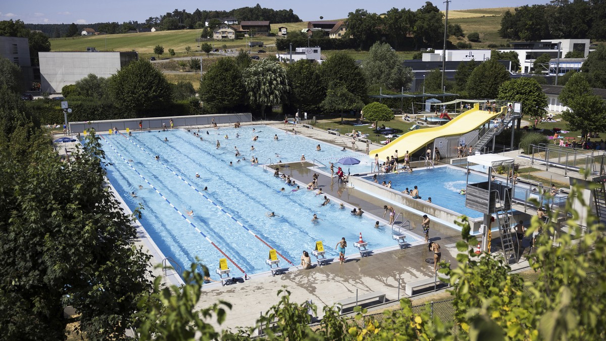 Das-Schwimmbad-von-Porrentruy-sorgt-nach-seinem-Ausl-nderverbot-auch-in-Paris-f-r-Aufsehen