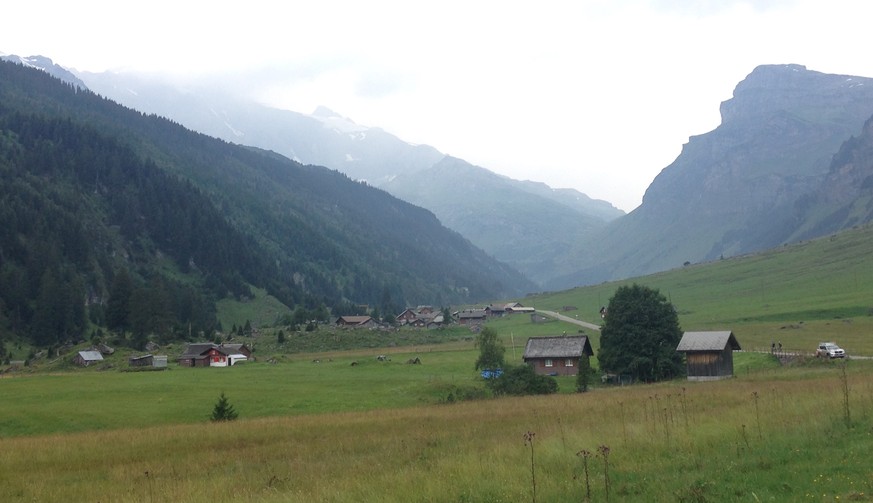Der Urnerboden mit dem Anstieg zum Klausen im Hintergrund. Die grösste Alp der Schweiz.