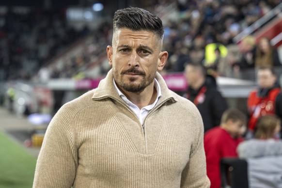 Trainer Dennis Hediger (FCZ) im Fussball Meisterschaftsspiel der Swiss Super League zwischen FC Thun, FCT, und Zuerich, FCZ, vom Samstag, 20. Dezember 2025 in Stockhorn Arena in Thun. (KEYSTONE/Peter  ...