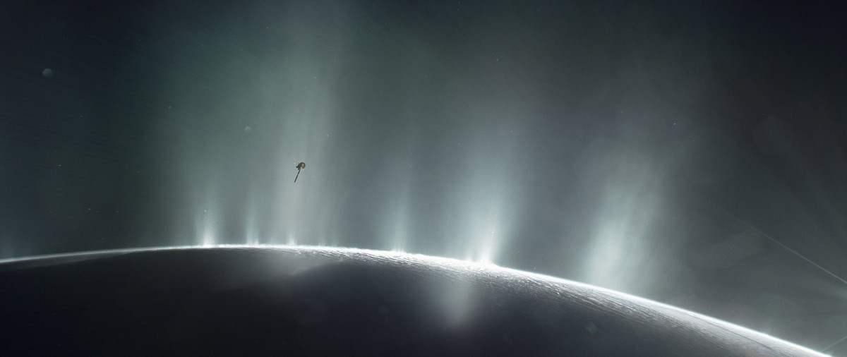 epa05906947 A handout illustration made available by the National Aeronautics and Space Administration (NASA) on 13 April 2017 shows the Nasa 'Cassini' unmanned spacecraft diving through the ...