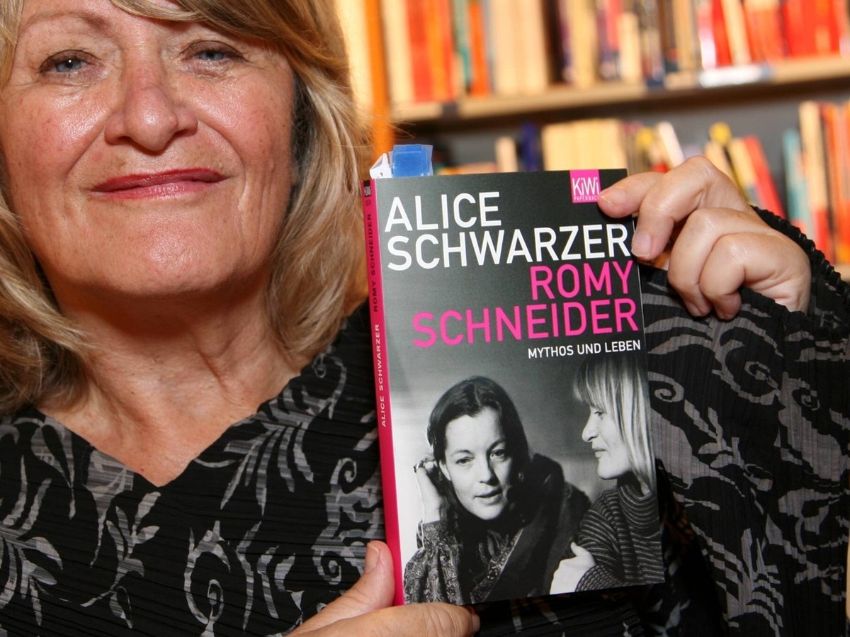 Buch Romy Schneider - Mythos und Leben Wien, Thalia, 08. 09. 2008 Alice SCHWARZER

Book Romy Schneider Myth and Life Vienna Thalia 08 09 2008 Alice Schwarzer
