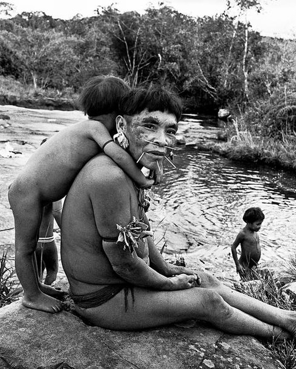 Yanomami-Indianer leben in einem funktionierenden Tauschsystem.