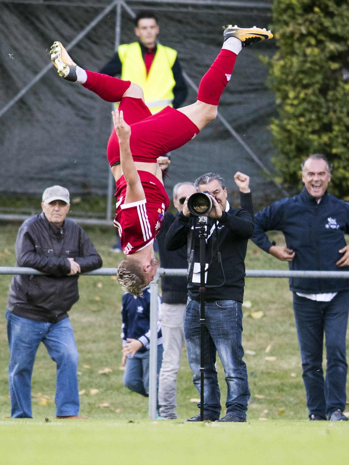 Le joueur vaudois Sonny Kok celebre son but lors des prolongations pendant la rencontre de 16eme de finale de la Coupe Suisse de football entre le FC Stade Lausanne Ouchy et le FC Sion au Stade Juan-A ...