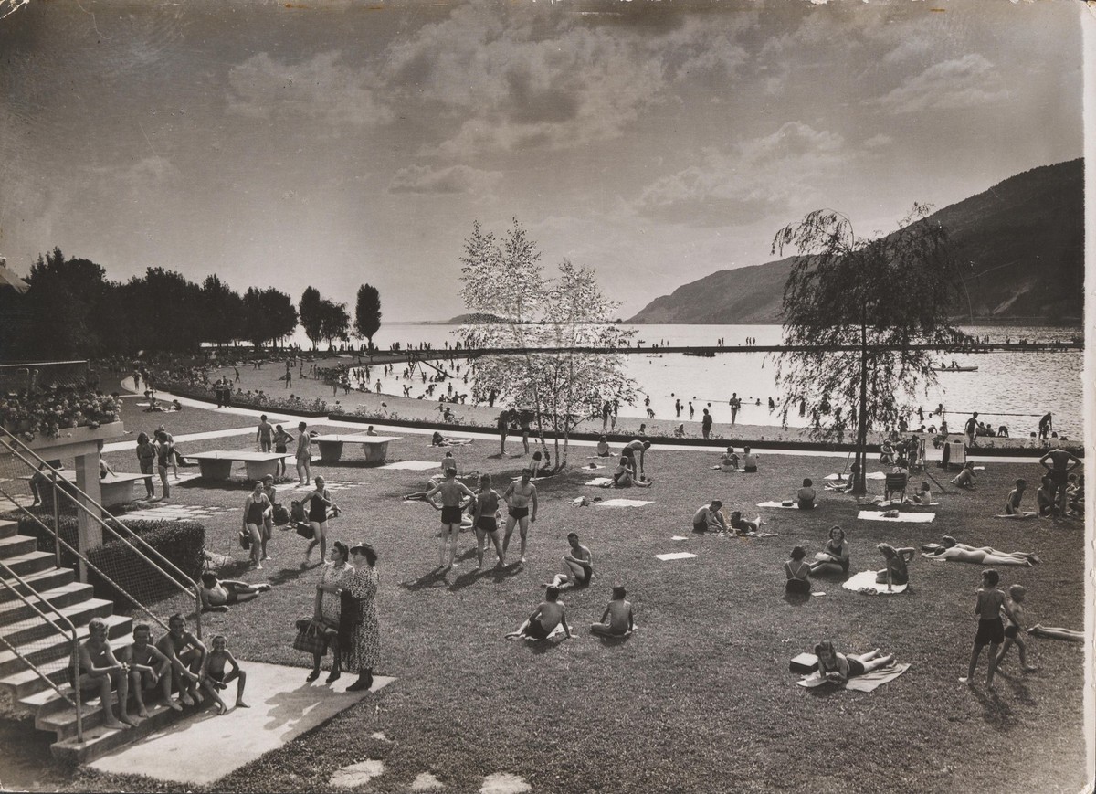 Biel: Das dortige Strandbad gehörte bei seiner Eröffnung in der 30er-Jahren zur absoluten Spitze der schweizerischen Badis. Hier eine Aufnahme aus den frühen 50er Jahren.