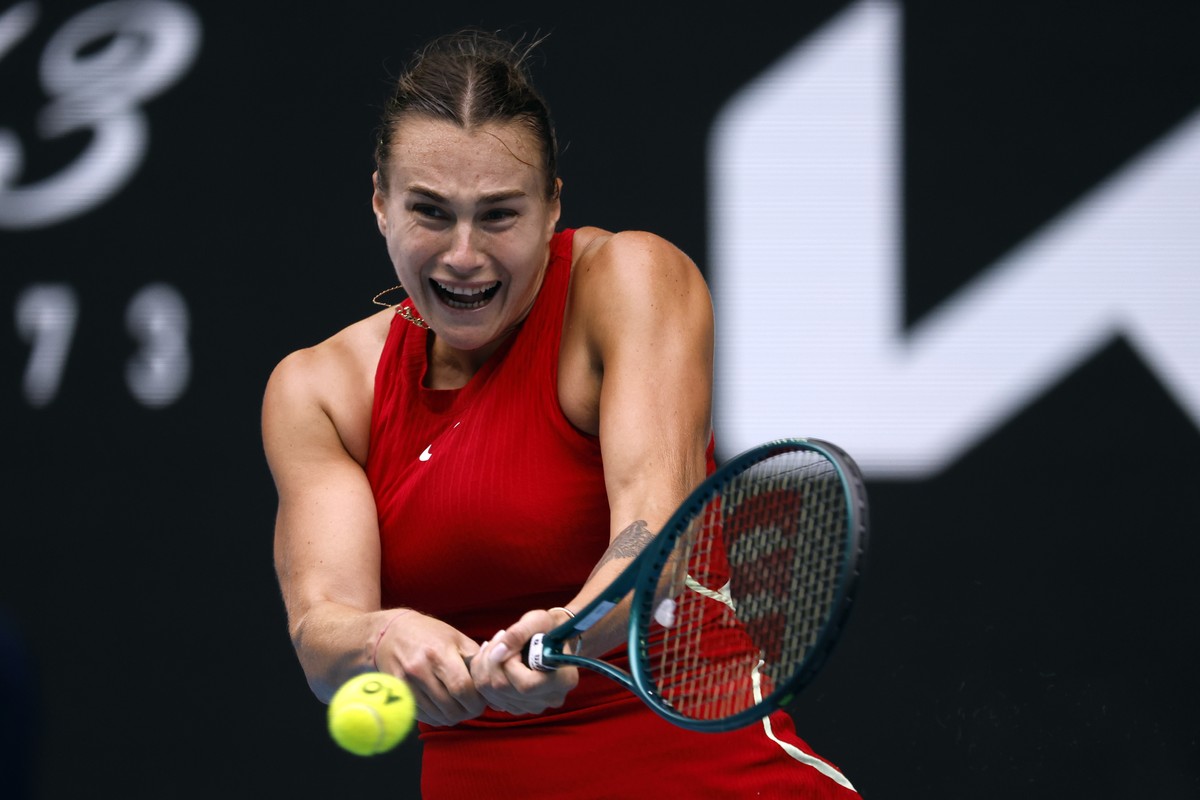 epa11088625 Aryna Sabalenka of Belarus in action against Lesia Tsurenko of Ukraine during the Women's 3rd round match at the Australian Open tennis tournament in Melbourne, Australia, 19 January  ...