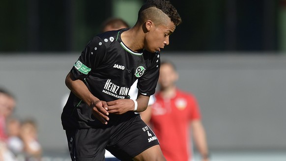 STUTTGART, GERMANY - JUNE 03: Linton Maina of Hannover (L) is challenged by Benedict Dos Santos of Stuttgart during the B-Juniors Bundesliga semi final match between U17 VfB Stuttgart and U17 Hannover ...