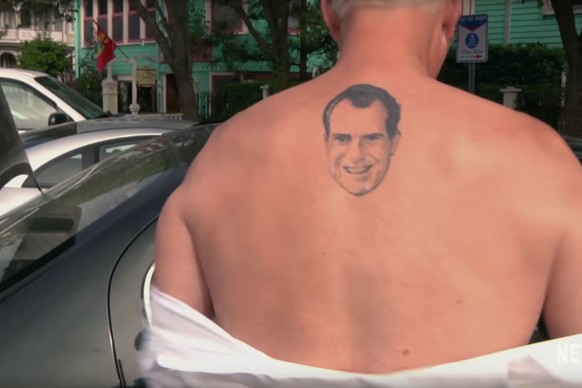 Stone hat sich ein Bild von Richard Nixon auf den Rücken tätowieren lassen.&nbsp;