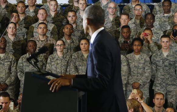 Obama spricht vor Armeeangehörigen über den Kampf gegen den IS.