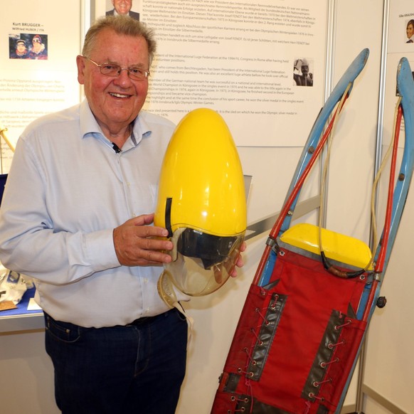 14.9.2021: Berchtesgaden: Museum der FIL: Rodeln: Josef Fendt 1976 Olympiasilber mit Eierhelm *** 14 9 2021 Berchtesgaden Museum of the FIL Luge Josef Fendt 1976 Olympic silver medal with egg helmet